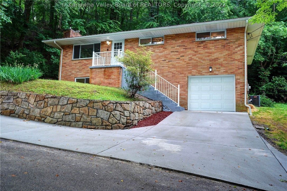 1812 Pine Manor Road Charleston, WV 25311 - Photo 2 of 31 Gallery Image 2