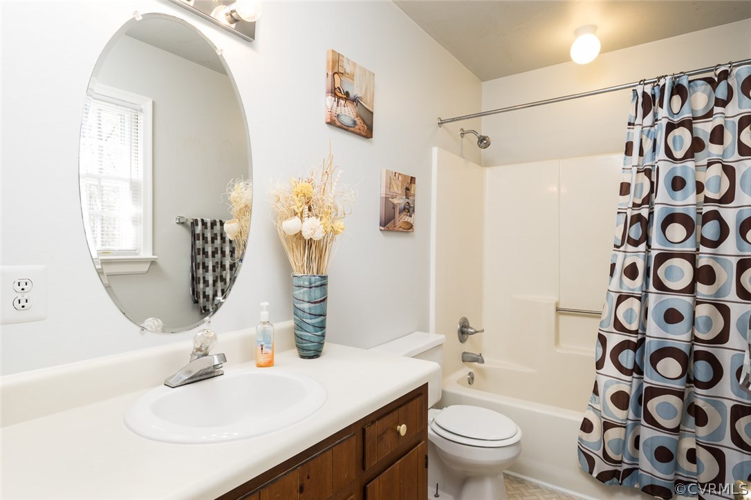 13331 Bailey Bridge Road Midlothian, VA 23112 - Photo 13 of 21 a bathroom with a sink toilet and shower