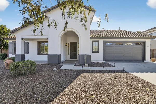 $2,600 | 18711 East Raven Drive, Queen Creek, AZ 85142