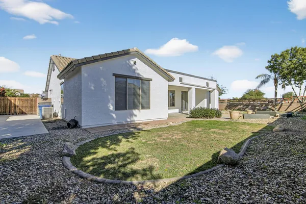 $2,600 | 18711 East Raven Drive, Queen Creek, AZ 85142