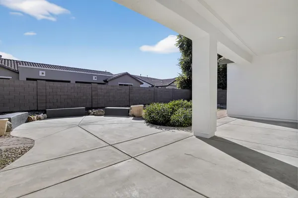 $2,600 | 18711 East Raven Drive, Queen Creek, AZ 85142