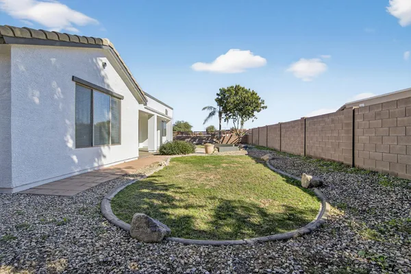 $2,600 | 18711 East Raven Drive, Queen Creek, AZ 85142