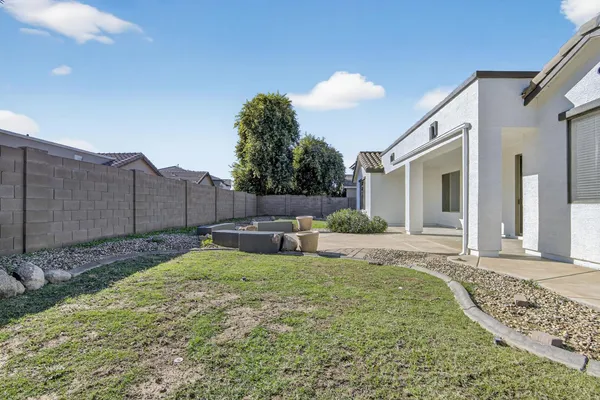 $2,600 | 18711 East Raven Drive, Queen Creek, AZ 85142