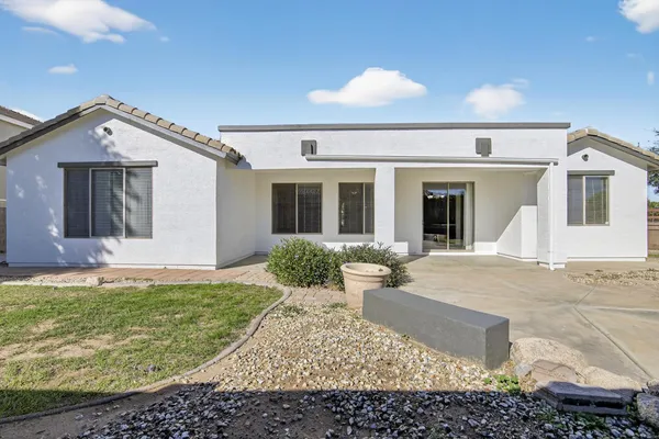 $2,600 | 18711 East Raven Drive, Queen Creek, AZ 85142