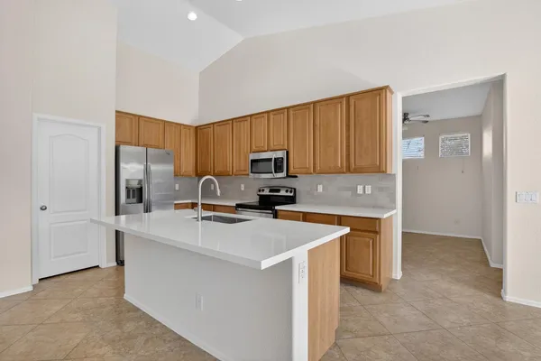$2,600 | 18711 East Raven Drive, Queen Creek, AZ 85142
