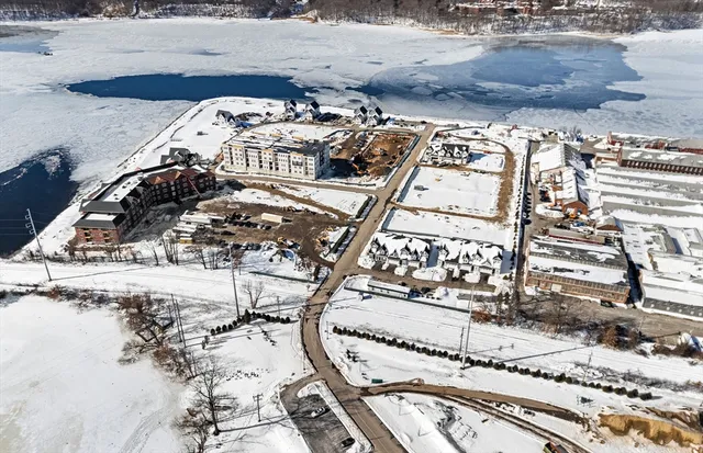 $558,995 | 141 East Pt Drive, Unit 207, Rumford, RI 02916