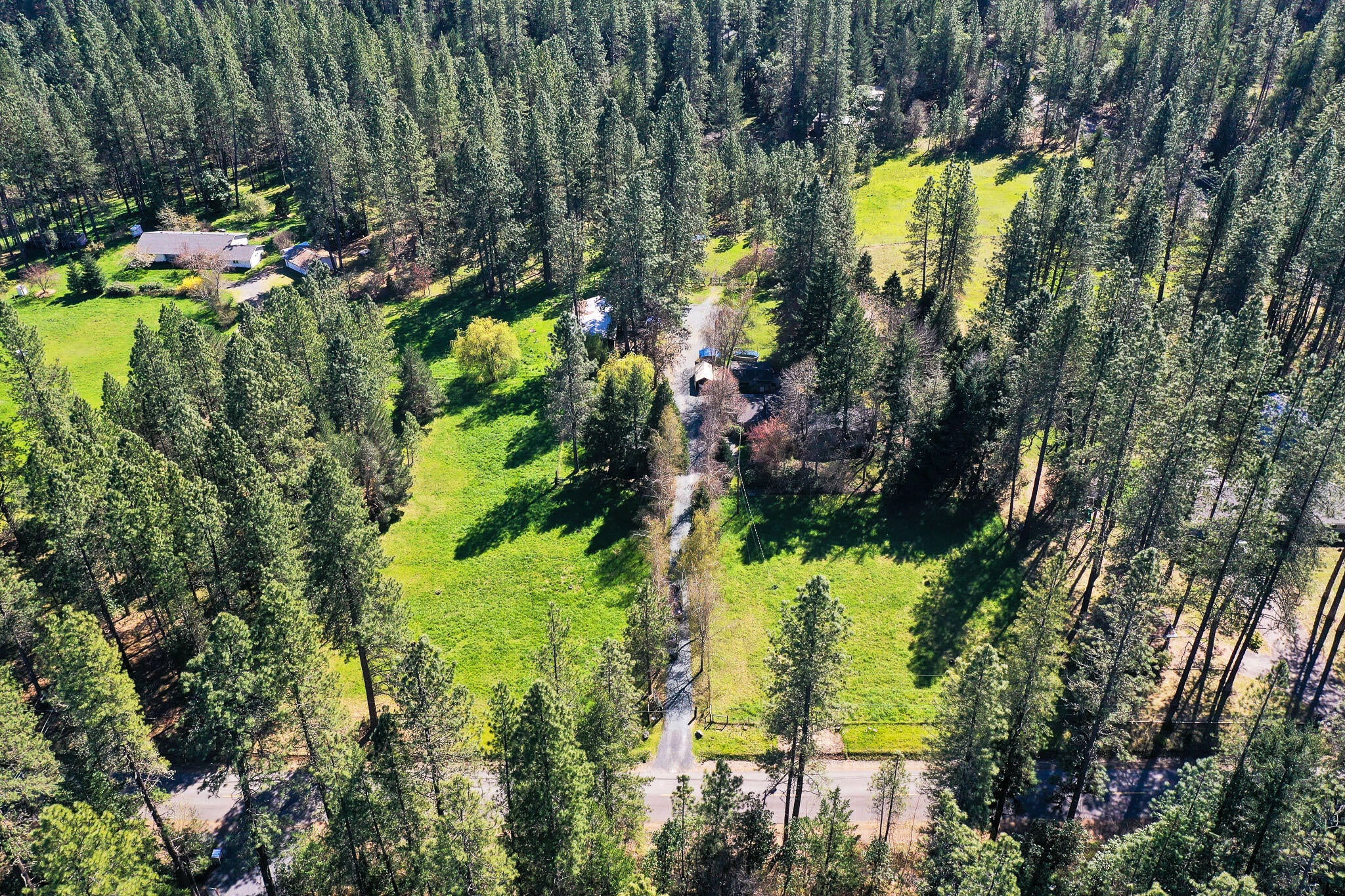 1035 Minthorne Road Rogue River, OR 97537 - Photo 38 of 41 Aerial 1_DJI_0976