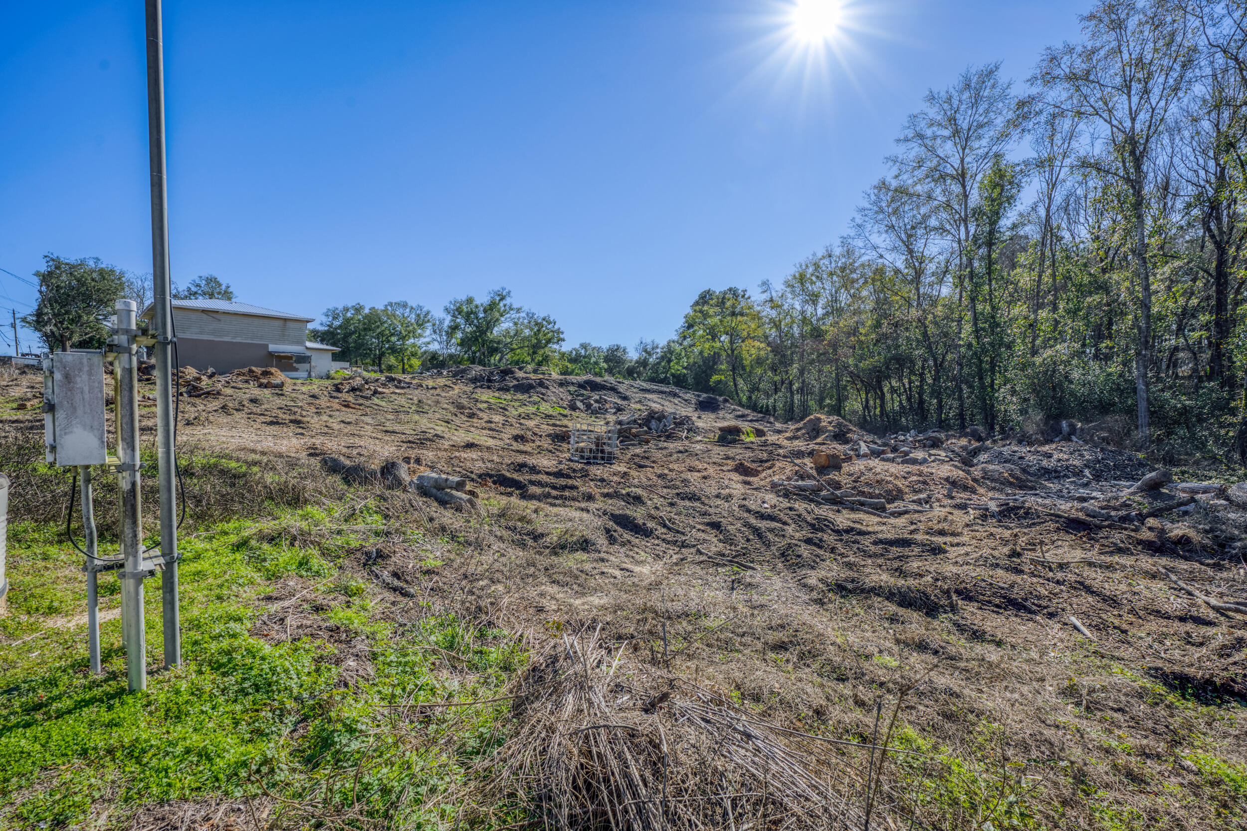 311 Kelly Road Niceville, FL 32578 - Photo 5 of 13 a view of a backyard