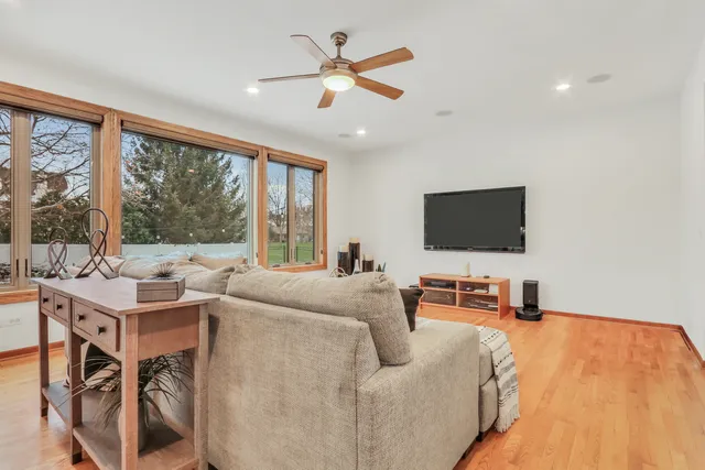 $675,000 | 1168 Vineyard Drive, Gurnee, IL 60031