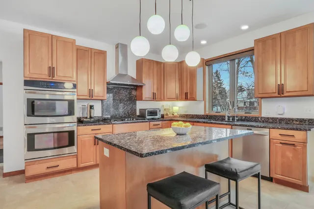 $675,000 | 1168 Vineyard Drive, Gurnee, IL 60031