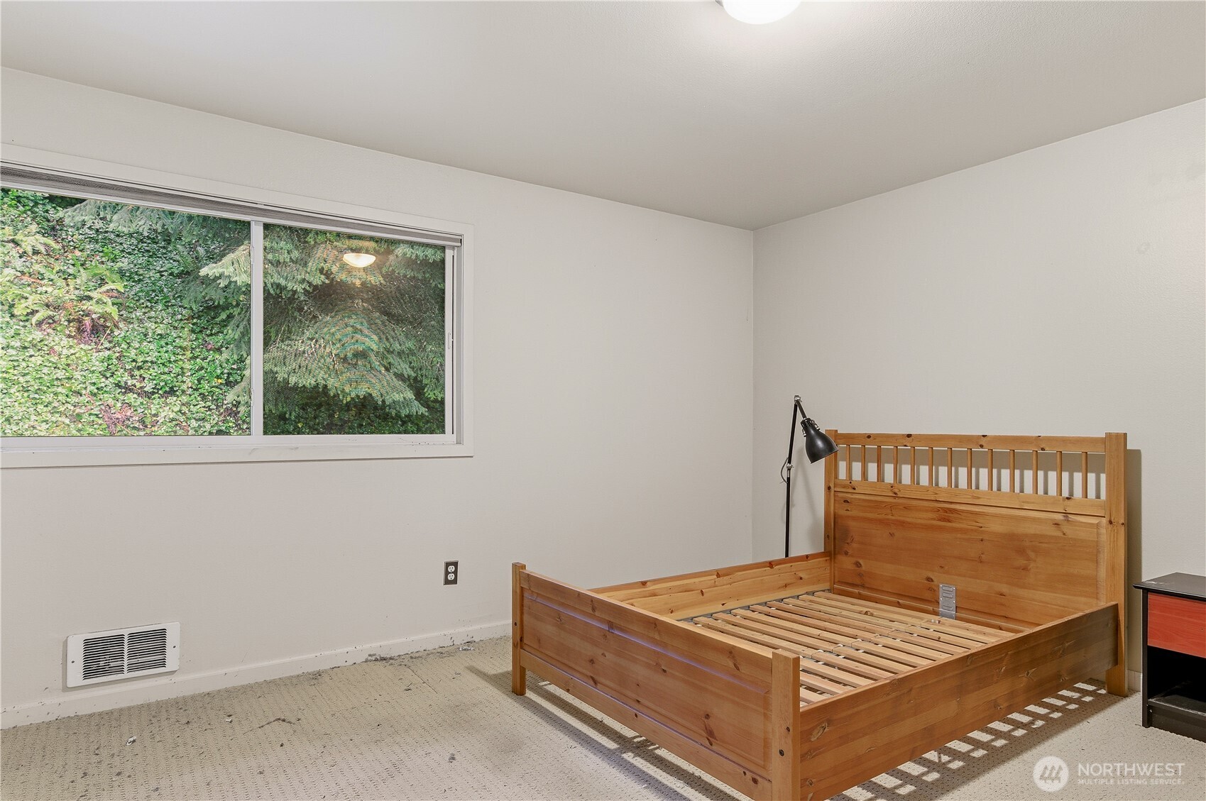 22906 Edmonds Way, Unit 10 Edmonds, WA 98020 - Photo 18 of 19 a view of bedroom