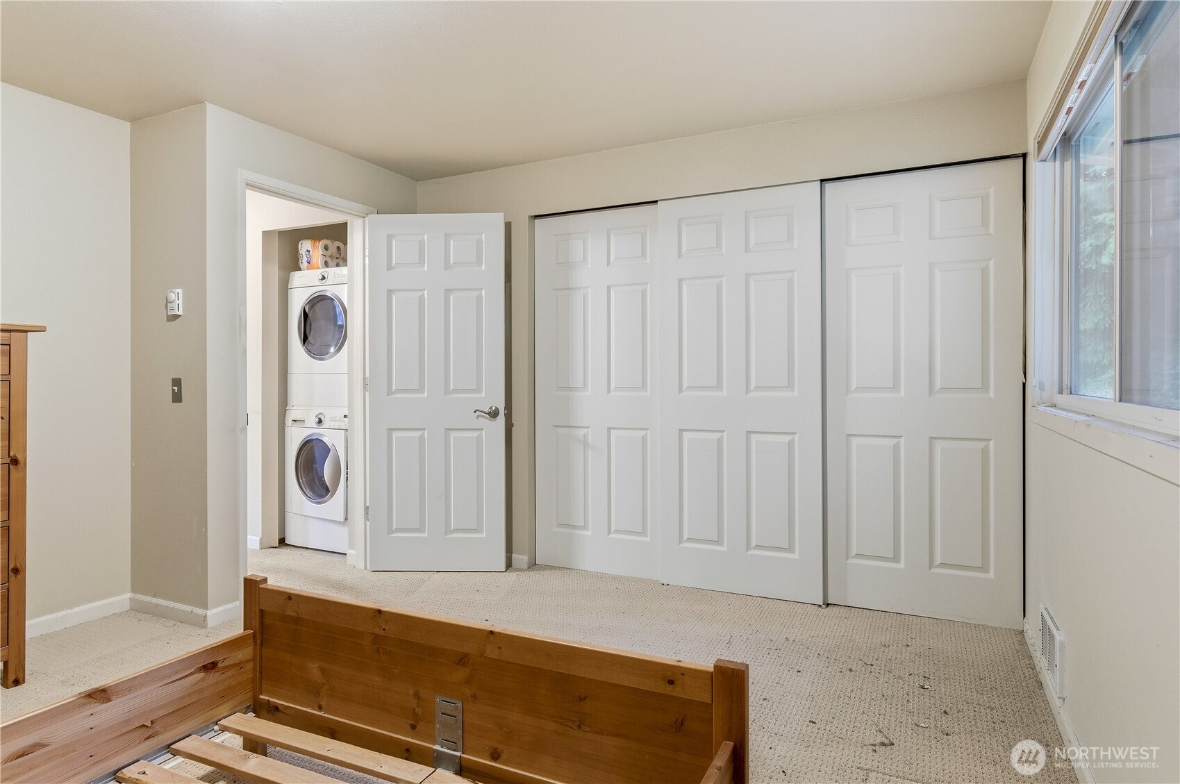 22906 Edmonds Way, Unit 10 Edmonds, WA 98020 - Photo 19 of 19 a living room with a couch and a shower