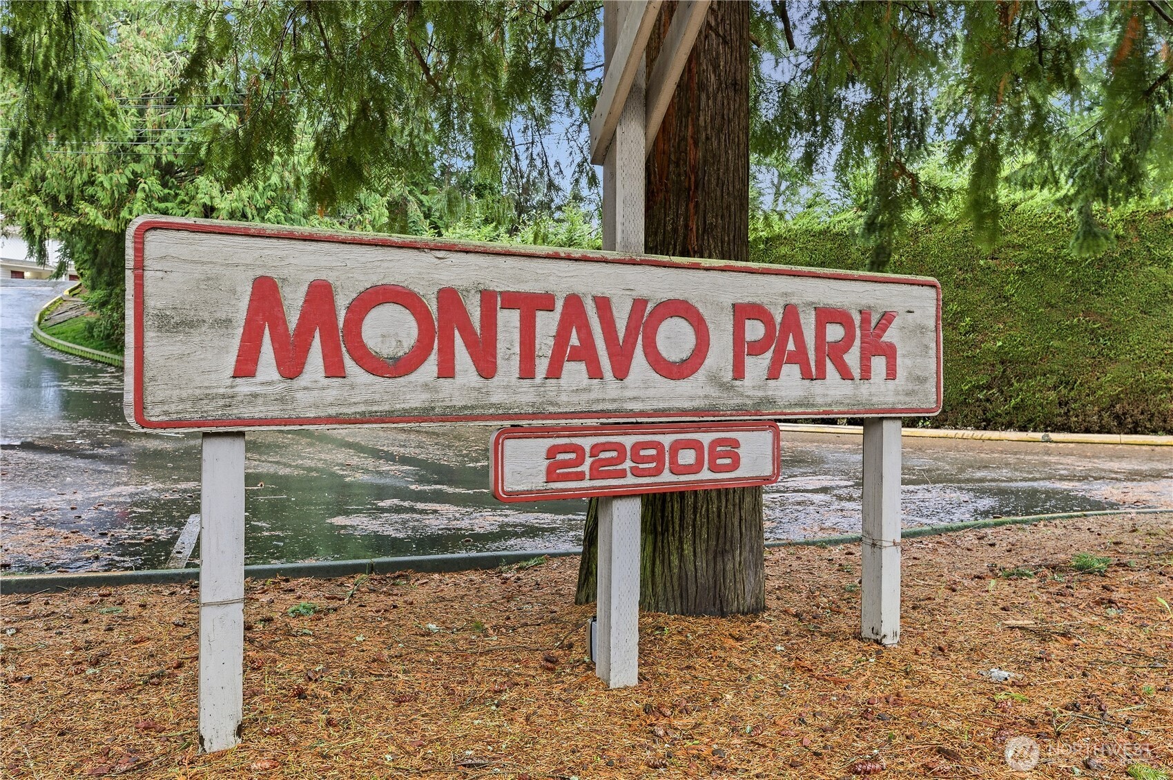 22906 Edmonds Way, Unit 10 Edmonds, WA 98020 - Photo 2 of 19 a street sign that is on a pole