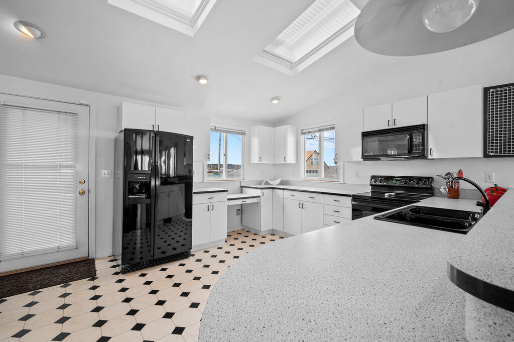 465 Atlantic Avenue Wells, ME 04090 - Photo 3 of 40 DSC_5270
