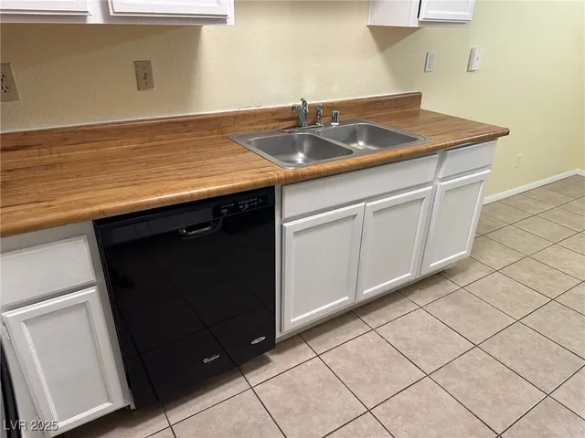 $1,175 | 1602 Justin Court, Unit 1602, Henderson, NV 89011