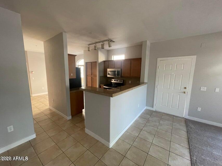 2401 East Rio Salado Parkway, Unit 1152 Tempe, AZ 85288 - Photo 5 of 21 05 Kitchen