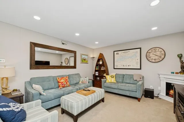 $329,900 | 352 County Road B, Unit 12, Fontana, WI 53125