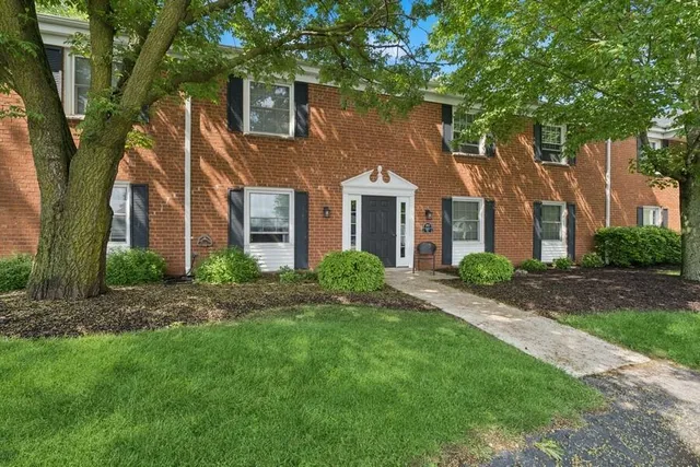 $329,900 | 352 County Road B, Unit 12, Fontana, WI 53125