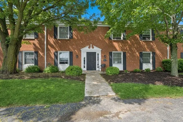 $329,900 | 352 County Road B, Unit 12, Fontana, WI 53125