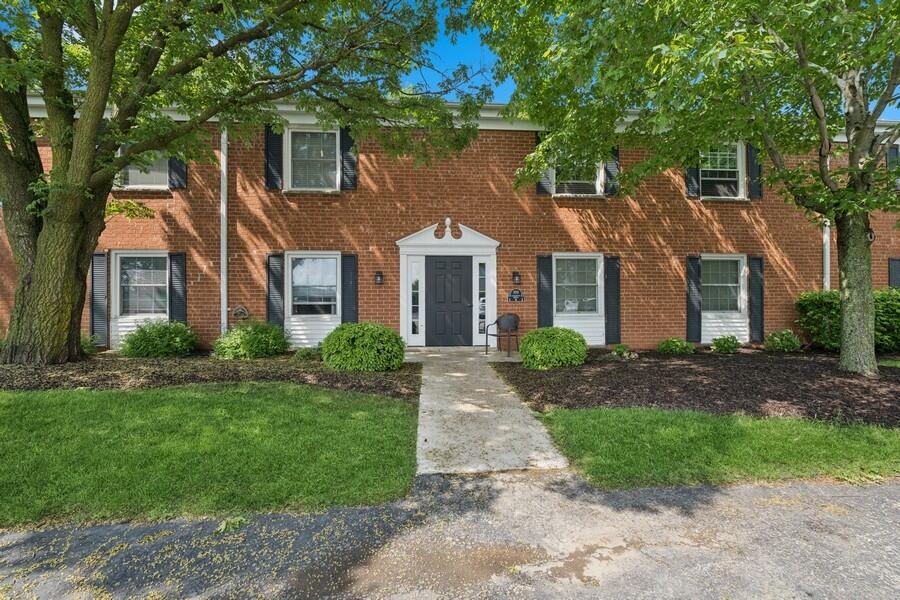 352 County Road B, Unit 12 Fontana, WI 53125 - Photo 4 of 17 01_352CoRdB_2001_Small