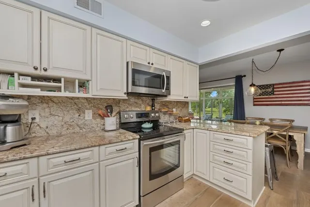 $329,900 | 352 County Road B, Unit 12, Fontana, WI 53125