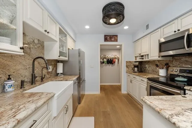 $329,900 | 352 County Road B, Unit 12, Fontana, WI 53125