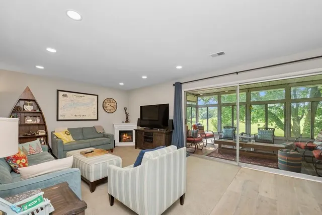 $329,900 | 352 County Road B, Unit 12, Fontana, WI 53125