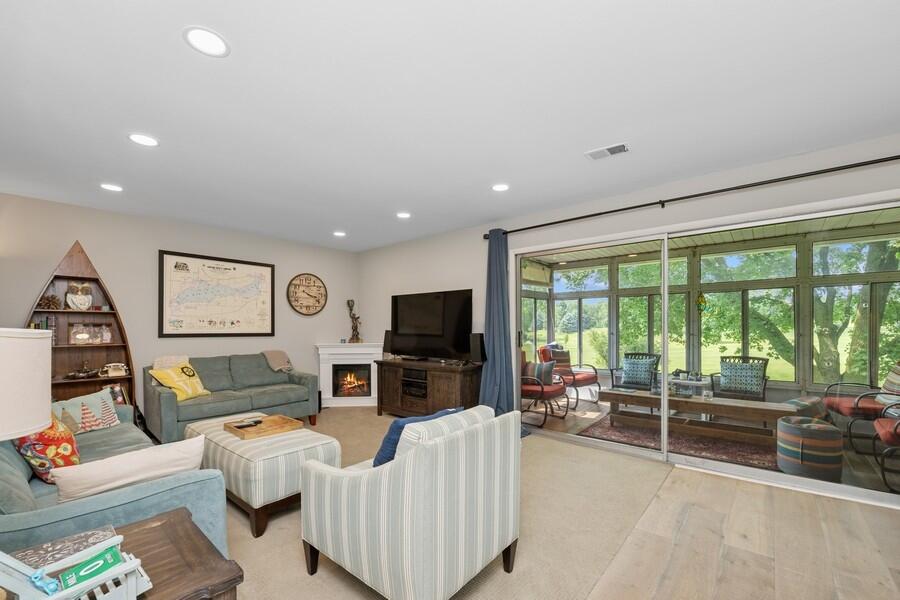 352 County Road B, Unit 12 Fontana, WI 53125 - Photo 10 of 17 08_352CoRdB_2008_Small