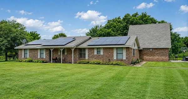 $355,000 | 710 South Main Street, Coolidge, TX 76635