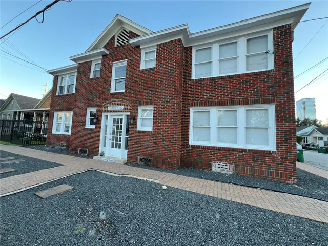 $1,500,000 | 2021 Kane Street, Unit 8, Houston, TX 77007