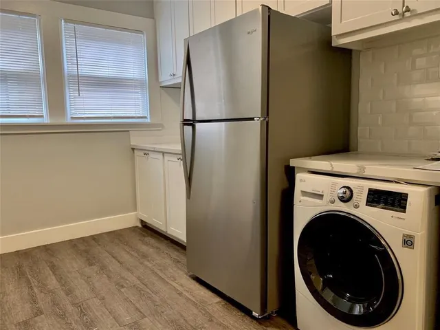 a view of kitchen with washer and dryer
