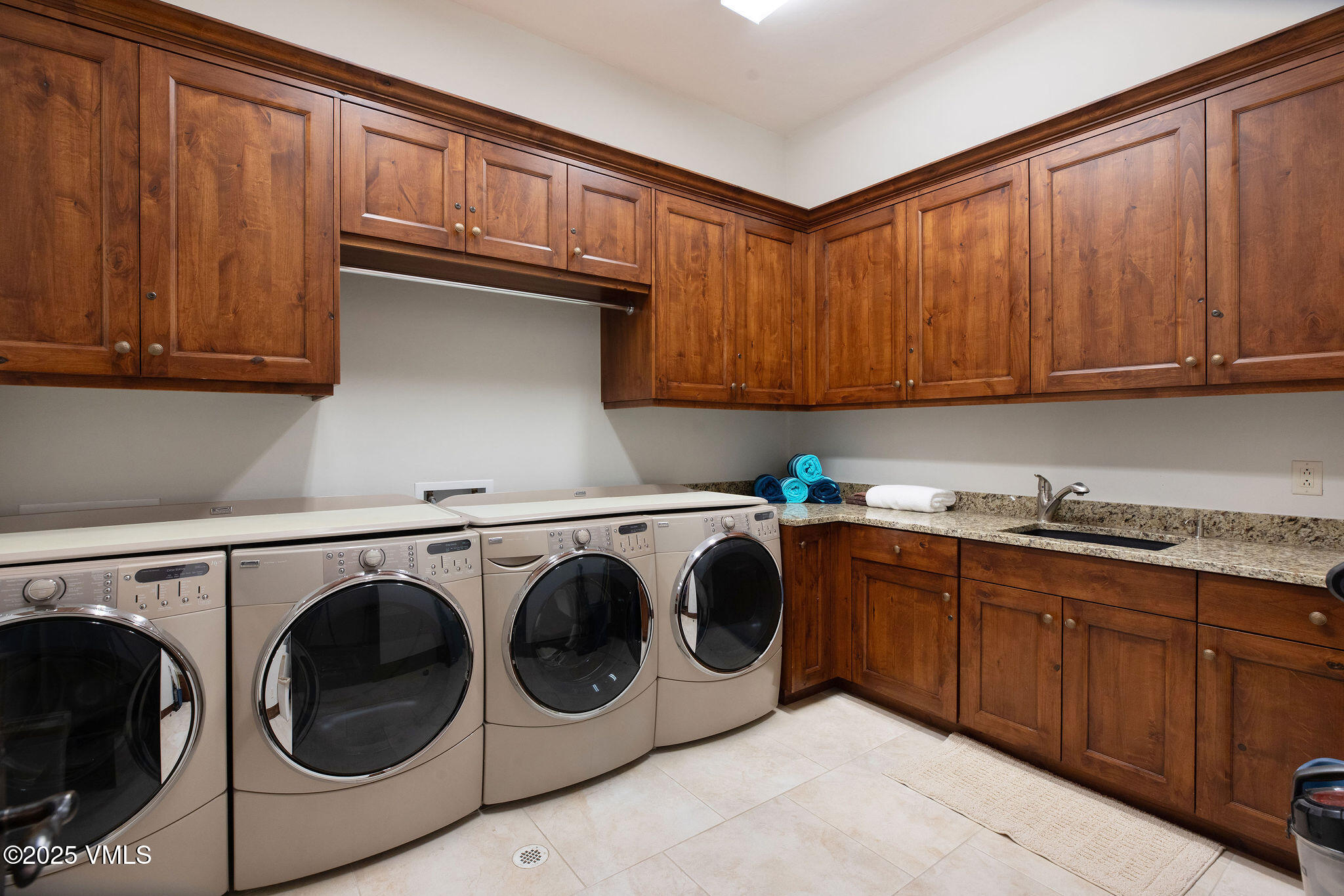 2195 Cresta Road Edwards, CO 81632 - Photo 25 of 43 a utility room with dryer and washer