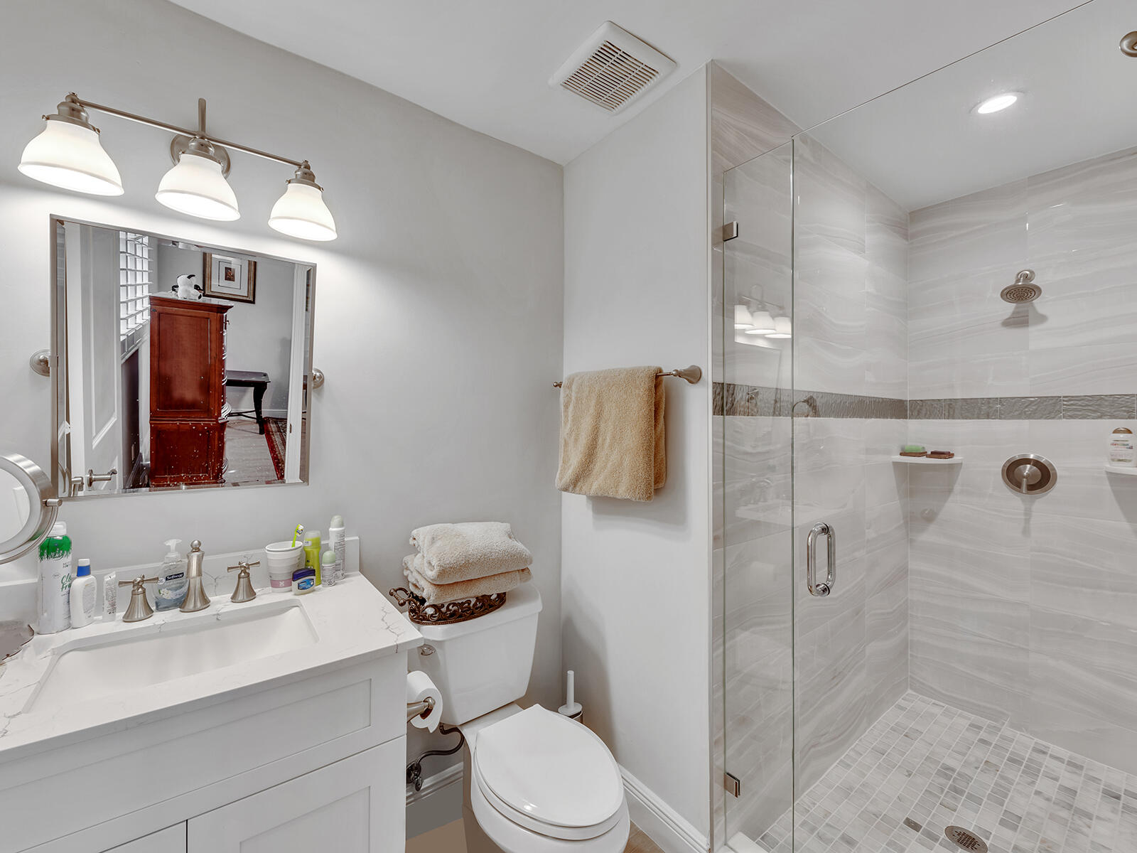 2021 Northeast 28th Street Lighthouse Point, FL 33064 - Photo 28 of 57 2nd Bathroom