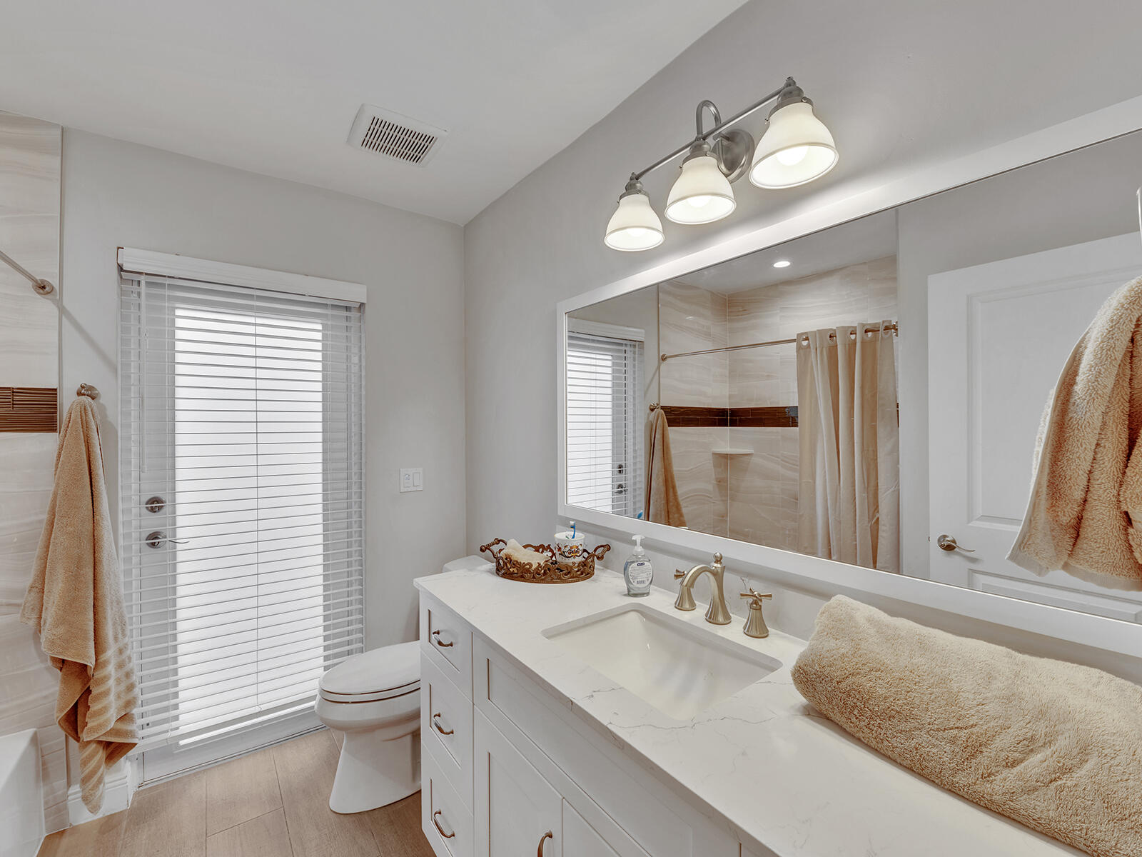 2021 Northeast 28th Street Lighthouse Point, FL 33064 - Photo 31 of 57 3rd Bathroom