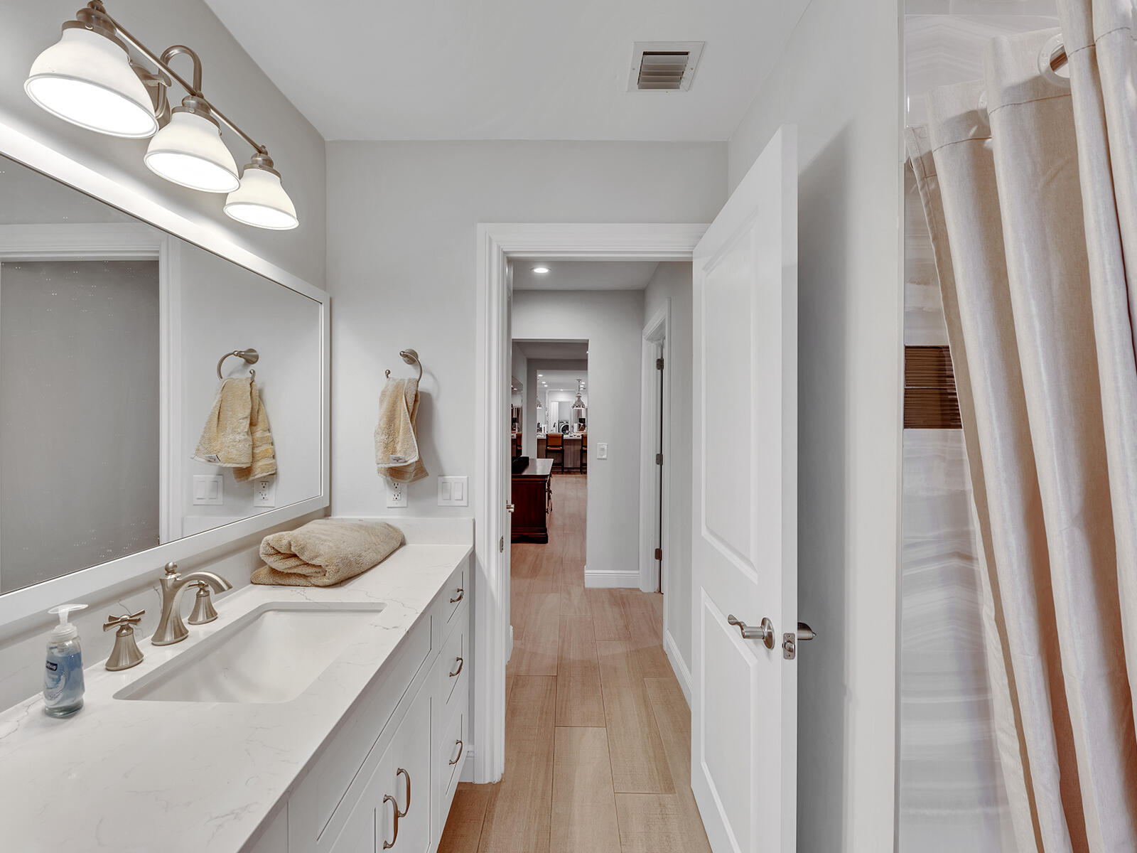 2021 Northeast 28th Street Lighthouse Point, FL 33064 - Photo 32 of 57 3rd Bathroom