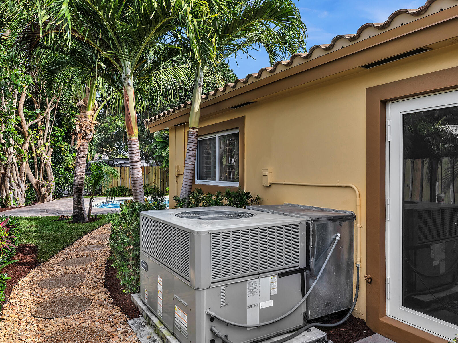 2021 Northeast 28th Street Lighthouse Point, FL 33064 - Photo 57 of 57 Side of house