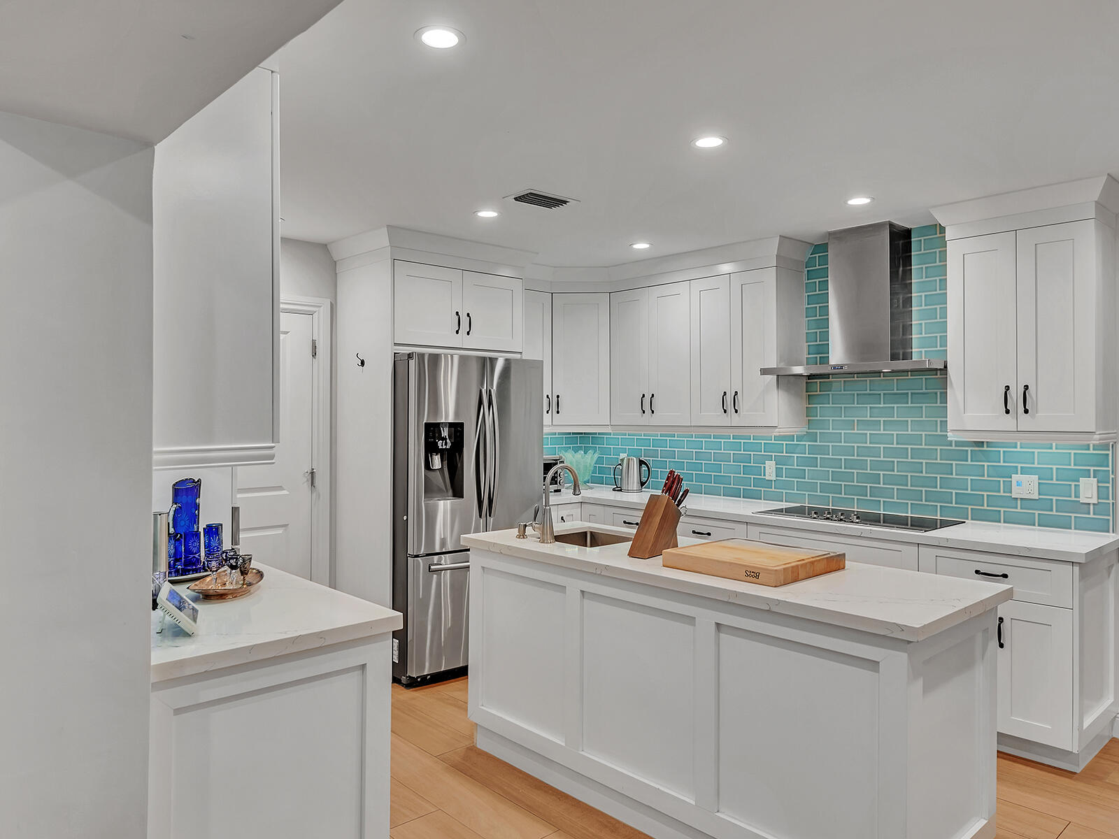 2021 Northeast 28th Street Lighthouse Point, FL 33064 - Photo 7 of 57 Kitchen4