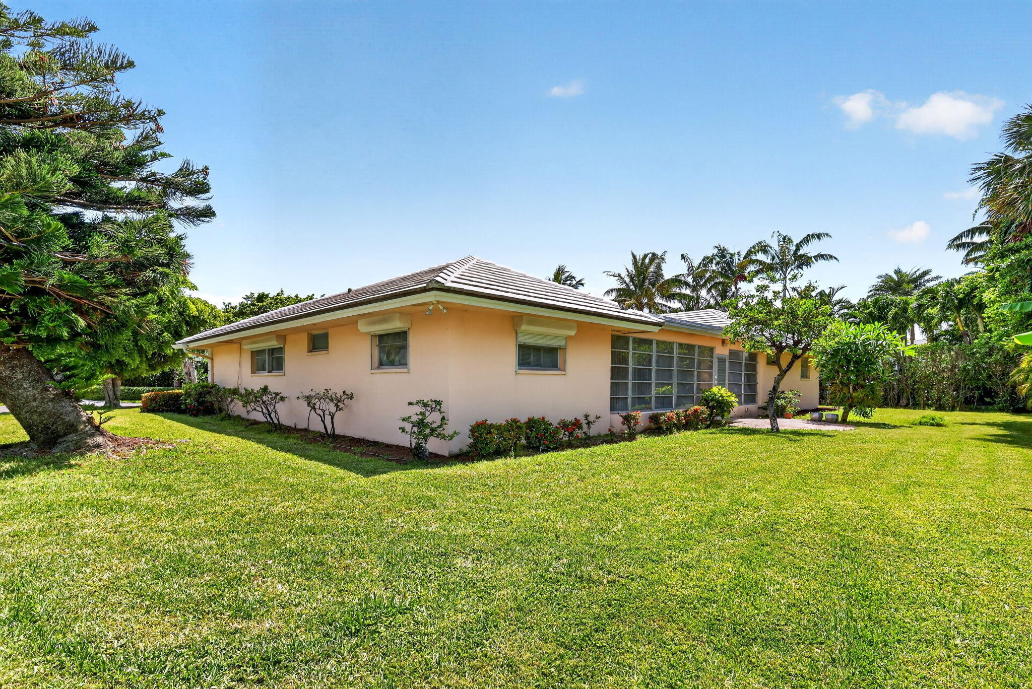 217 Plantation Road Palm Beach, FL 33480 - Photo 10 of 41 10-web-or-mls-5P1A6319