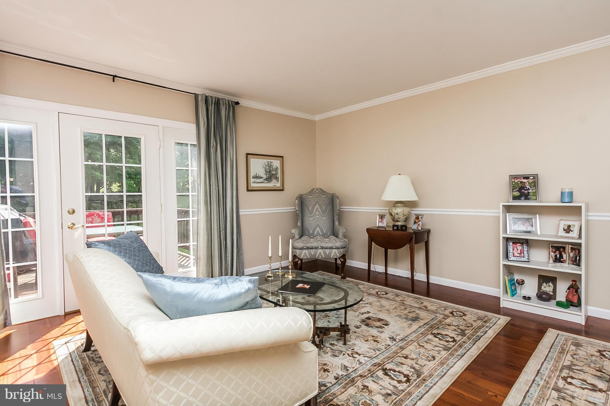 3981 Forest Valley Road Baltimore, MD 21234 - Photo 12 of 29 Living Room