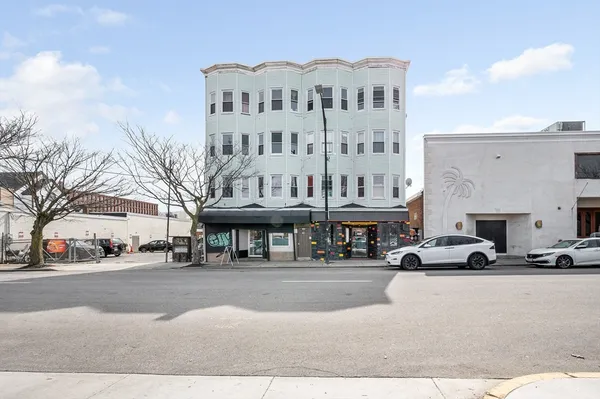$2,250 | 50 1/2 Common Street, Unit 3, Lawrence, MA 01840
