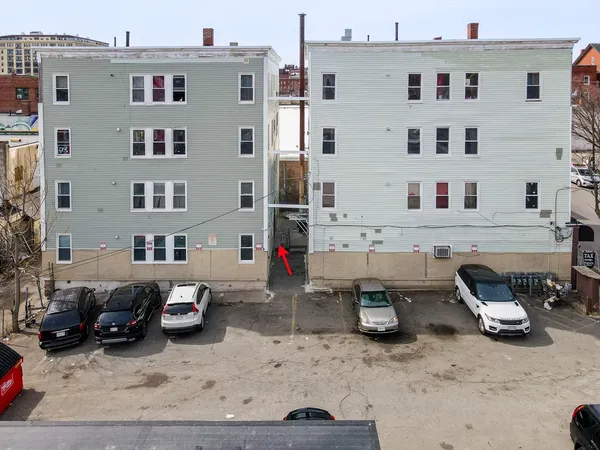 $2,250 | 50 1/2 Common Street, Unit 3, Lawrence, MA 01840