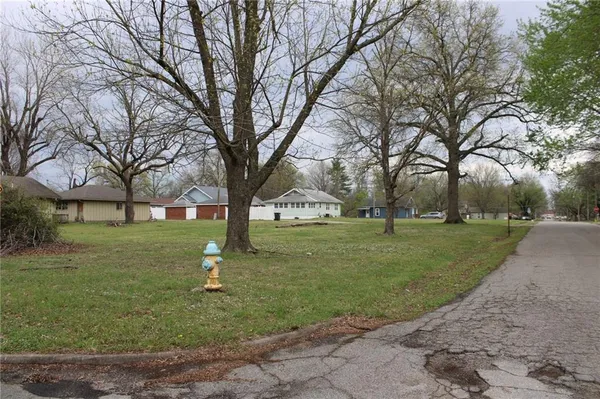 $16,000 | 502 East Adams Street, Pittsburg, KS 66762