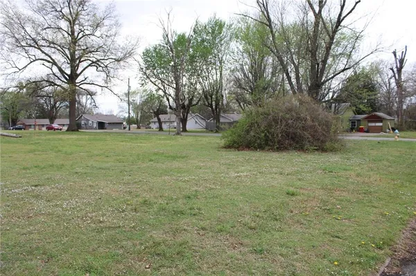 $16,000 | 502 East Adams Street, Pittsburg, KS 66762