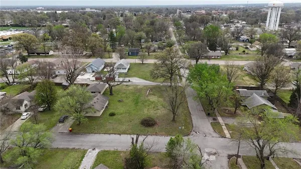 $16,000 | 502 East Adams Street, Pittsburg, KS 66762