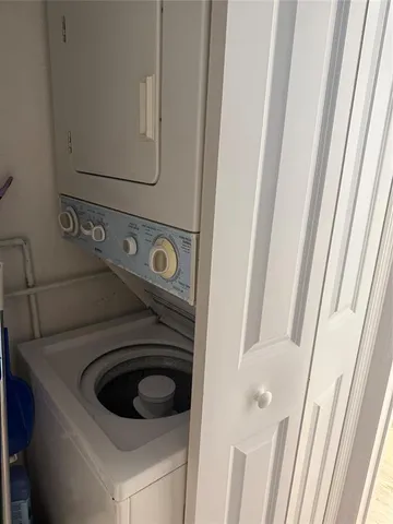 a close up view of a washer and dryer