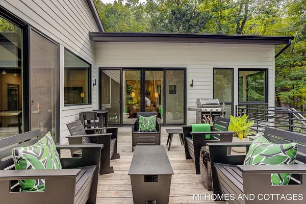 $2,750,000 | 371 Dunegrass Cir Drive, Saugatuck, MI 49453