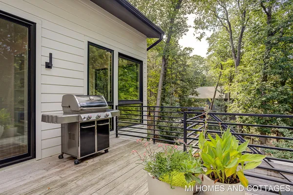 $2,750,000 | 371 Dunegrass Cir Drive, Saugatuck, MI 49453