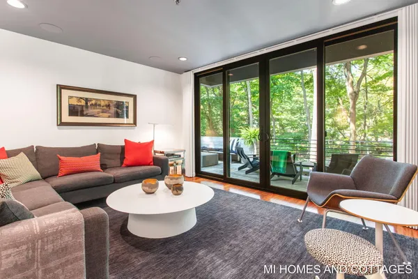 $2,750,000 | 371 Dunegrass Cir Drive, Saugatuck, MI 49453