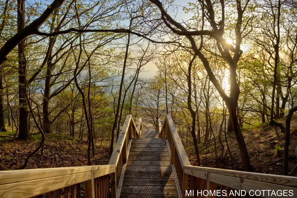 $2,750,000 | 371 Dunegrass Cir Drive, Saugatuck, MI 49453