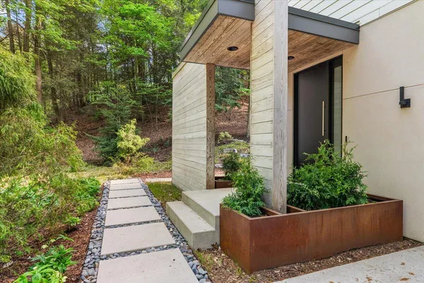 $2,750,000 | 371 Dunegrass Cir Drive, Saugatuck, MI 49453